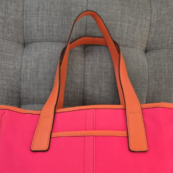 Vibrant Pink and Orange Tote Bag with Spacious Interior and Durable Material - Picture 5 of 14